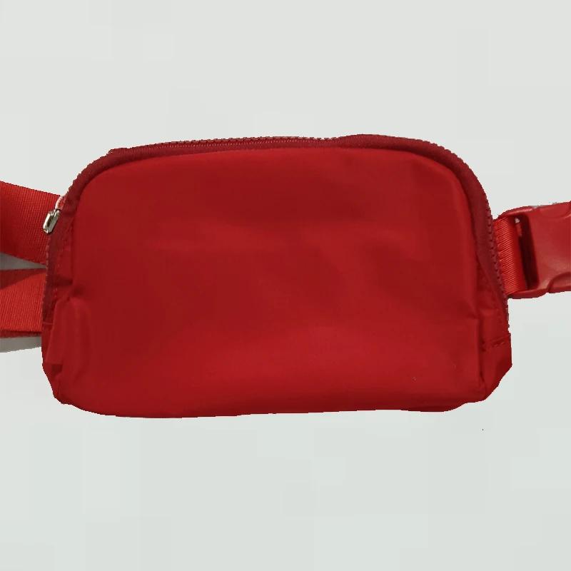 

2025 Мода Йога рюкзак Металлический логотип Спортивная поясная сумка Йога Мобильная сумка Портативная сумка Унисекс Фитнес Бег женский подарок красный