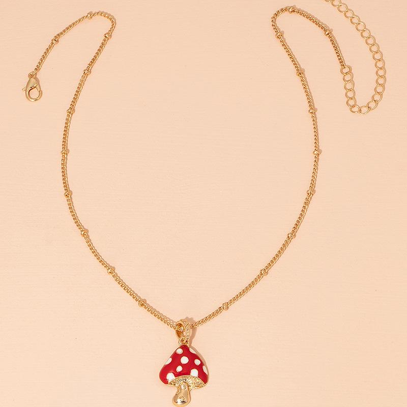European Retro Red Mushroom Pendant Necklace: Elegant Women's Clavicle Chain with Drip Oil Finish