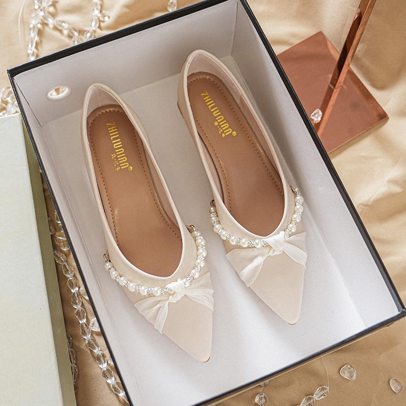 Pointed thick heel single shoes women's new medium heel shallow mouth temperament with skirt evening wind large size