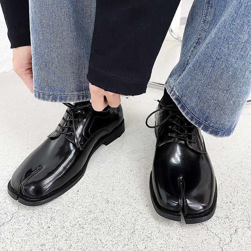 New Arrival Split Toe Shoes Tabi Shoes Loafer for Men Split Toe Thick Sole Casual Patent Leather Shoes