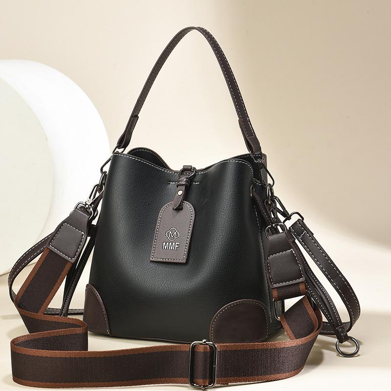 

Women s Bucket Bag New Fashion Large Capacity Retro Wide Shoulder Strap Single Shoulder Crossbody Bag чёрный