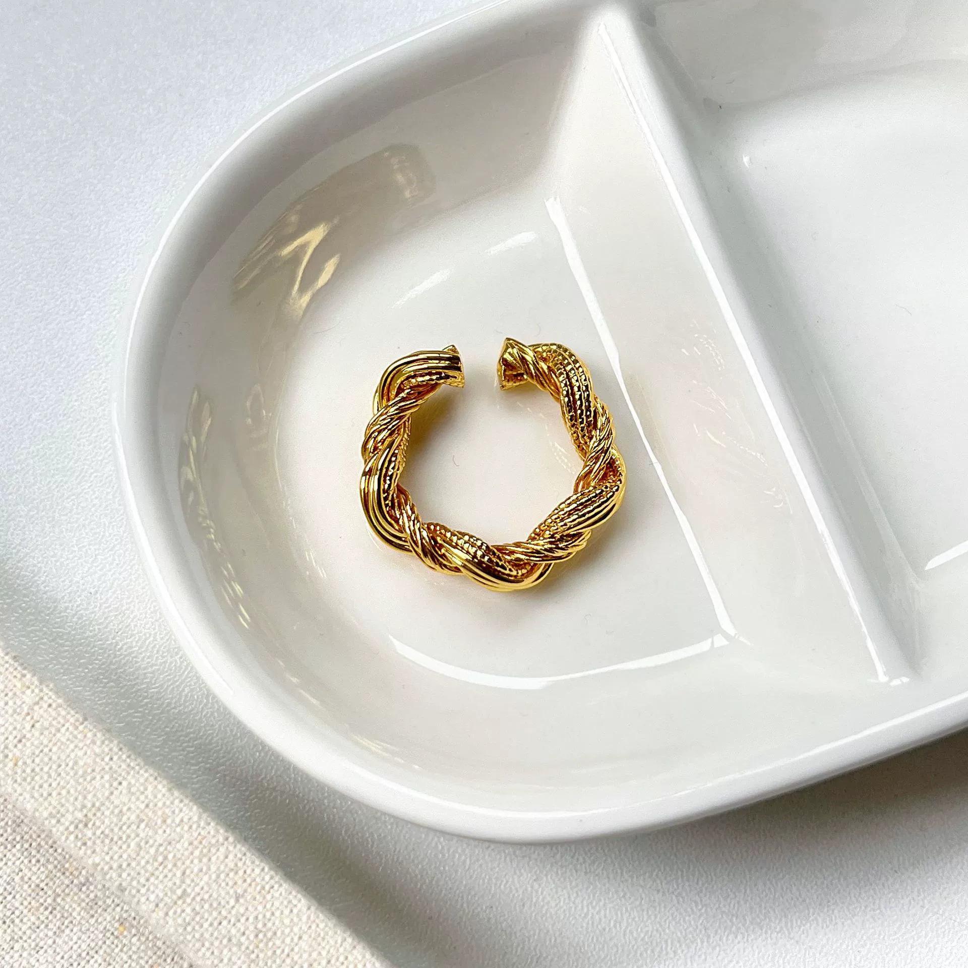 High-End Twisted Line Women s Ring: European & American Style, Personalized Hip-Hop Open Finger Ring, Fashionable Index Finger Wear Adjustable Open
