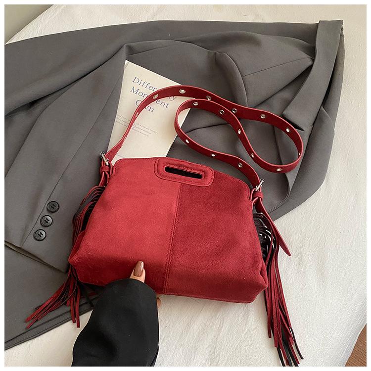 

Autumn and winter fringed handbags, large capacity shopping tote bags, women s multifunctional shoulder bags, suede crossbody bags червоний