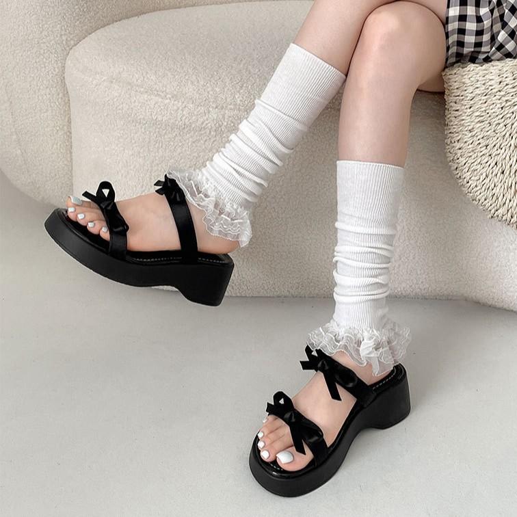 Popular Internet celebrity high sense black one-word thick-soled slippers women 2025 new summer wear with skirt cool slippers
