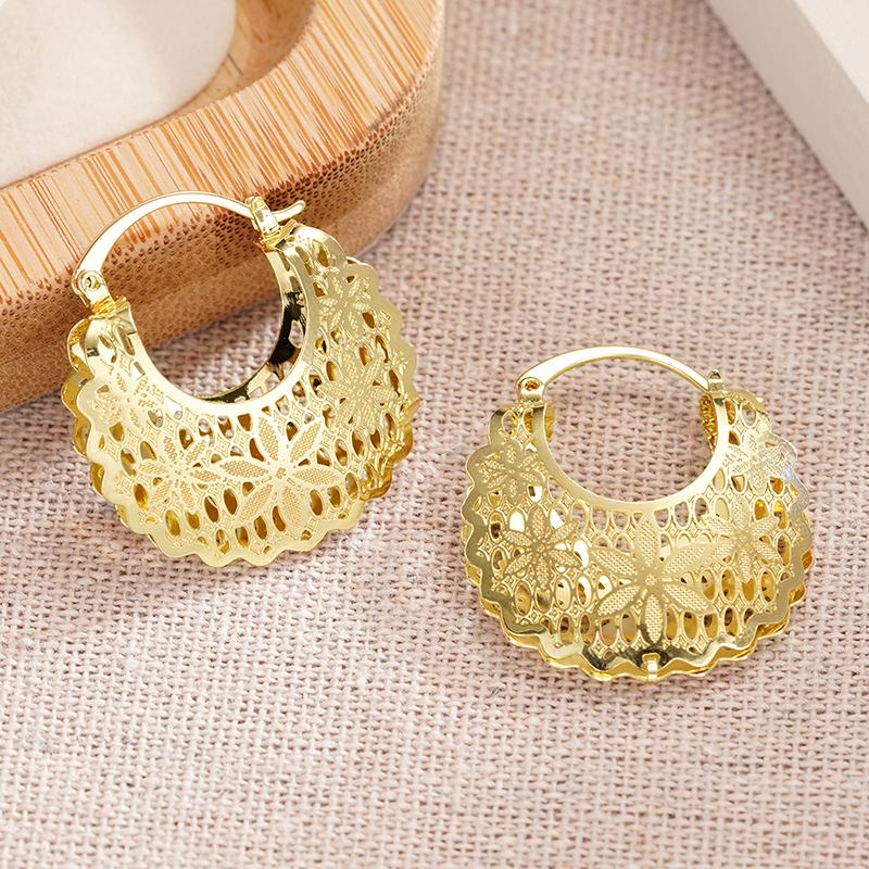 

Huitan Hollow Out Women Hoop Earrings Wedding Party Daily Engagement Anniversary Trendy Luxury Gold Color Accessories Zircon