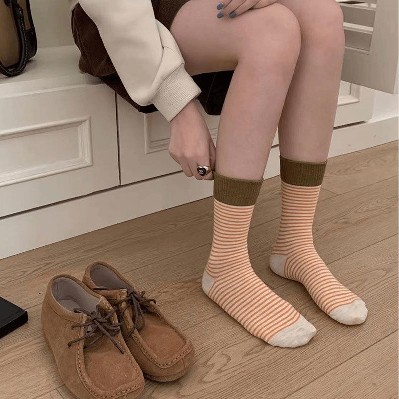 Women's Color Block Retro Striped Mid-Calf Socks - Sweat-Absorbent, Breathable, Elastic, Skin-Friendly, Comfortable, Easy-to-Match, Slouch Style.