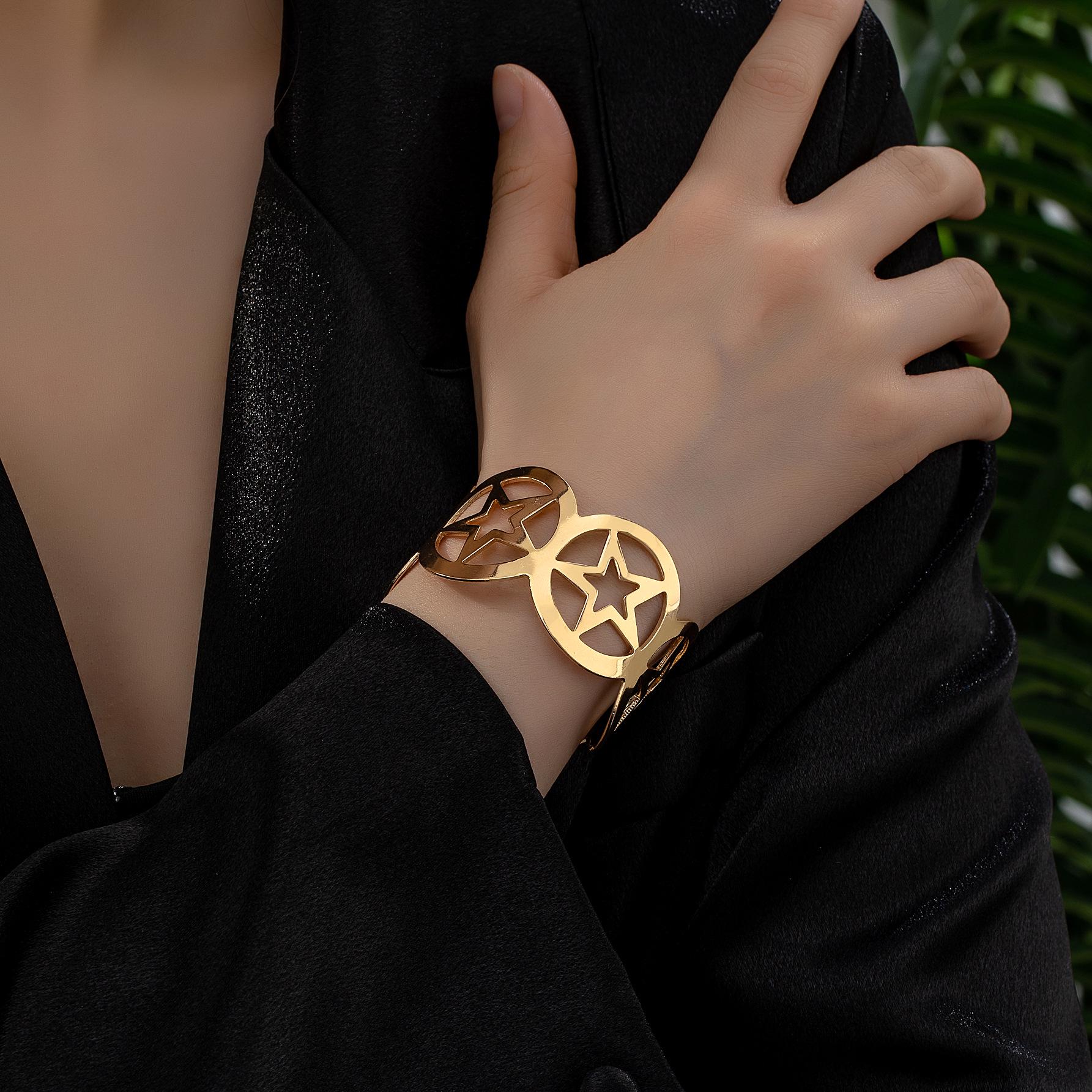 

Niche Women s Geometric Star Open Bangle - Creative Fashion Trend Bracelet