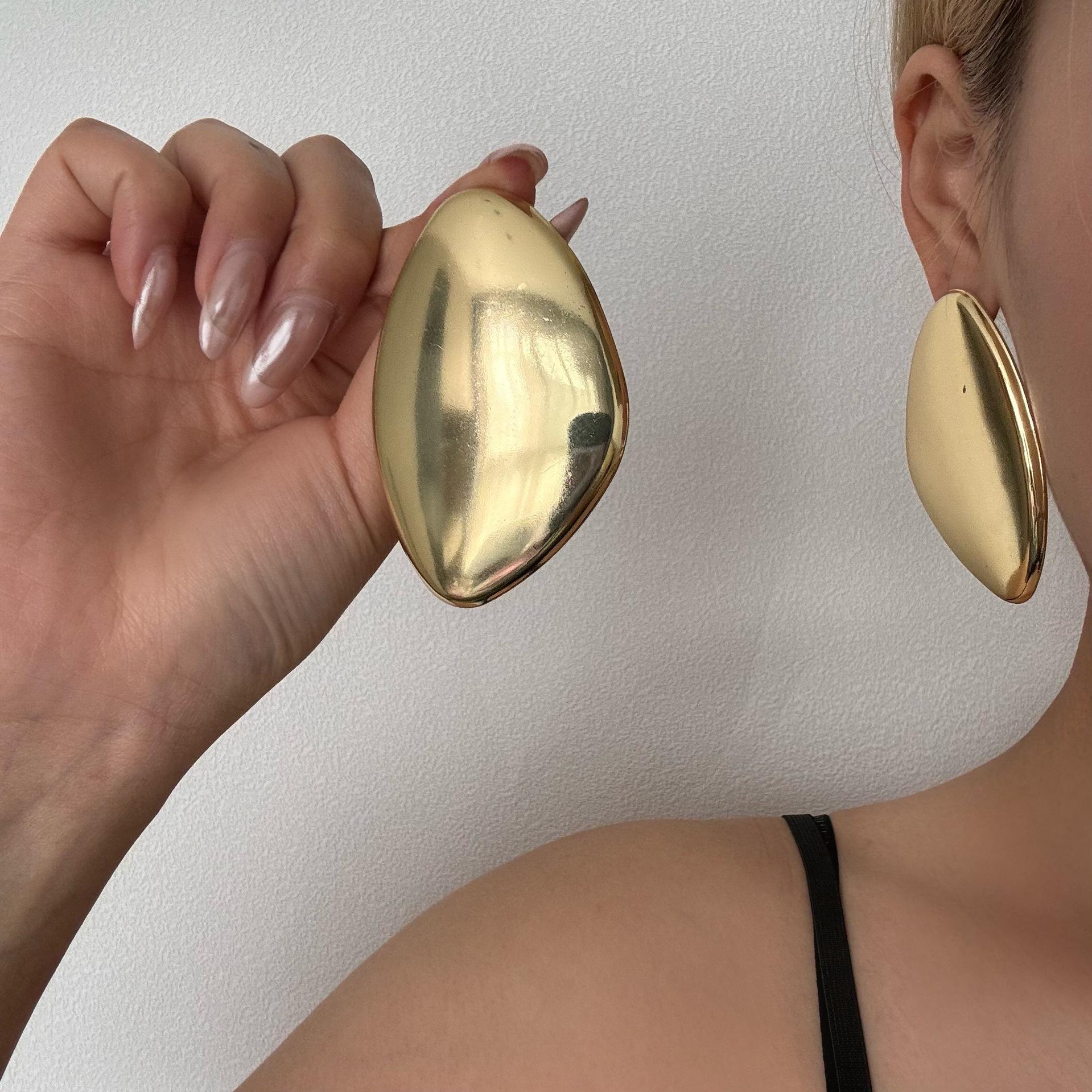 

European & American Punk Oval Geometric Metal Style Earrings - Exaggerated Temperament with Smooth Surface for Women
