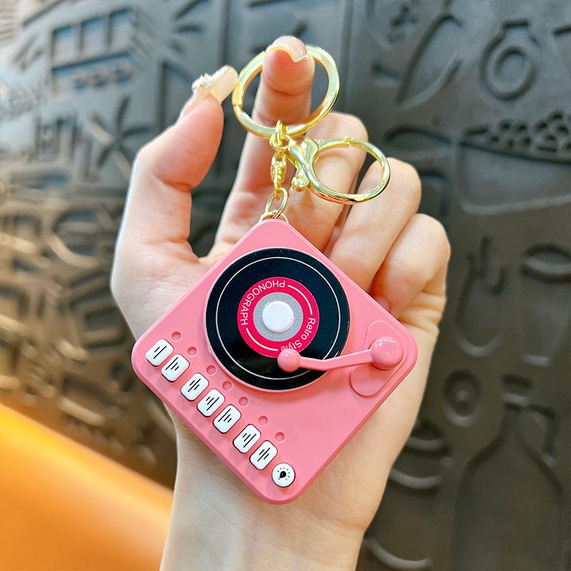 Retro Gramophone Keychain: Mini Recordable Music Box and Fun Pendant Gift