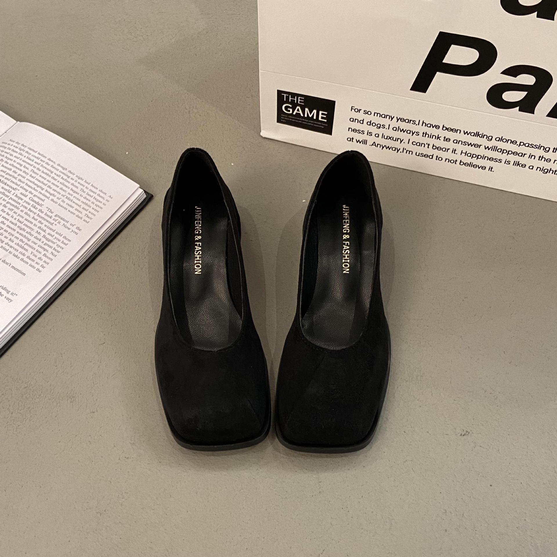 

Вечерний ветер квадратный носок мелкий вырез толстый высокий каблук женские 2025 новые ретро Майяр не устают ноги маленькие кожаные туфли лодочки 35 чёрный