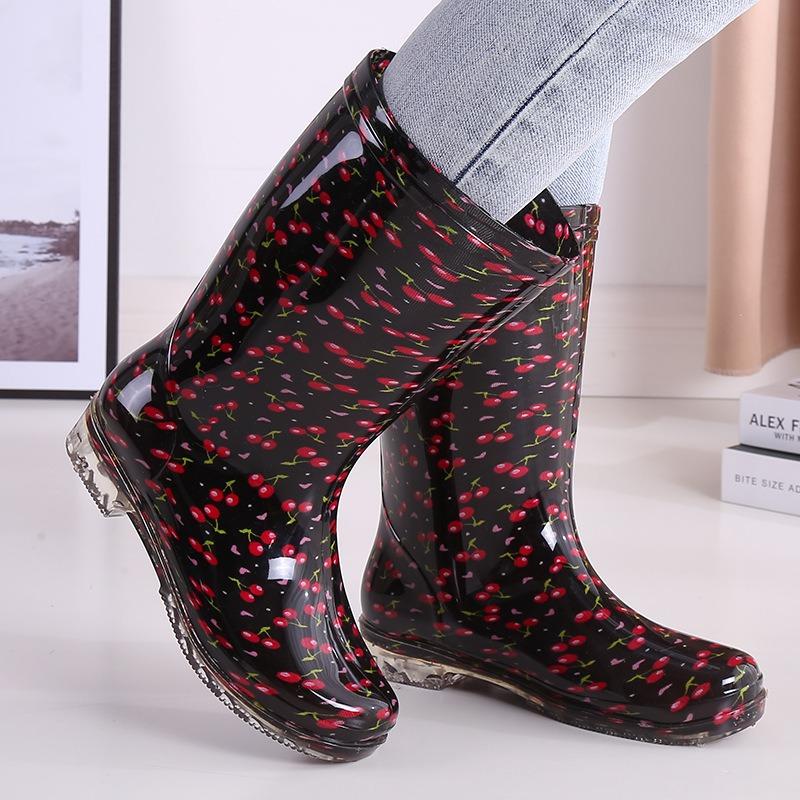 Fashion outer wear medium tube waterproof shoes rain shoes rain boots women's summer kitchen work rubber shoes adult treading overshoes non-slip