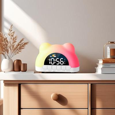 Sveglia Digitale USB Plug-in con Luce d'Atmosfera RGB 2 Allarmi Modalità Notte Snooze Porta di Uscita USB Sveglia LED da Tavolo 12/24H