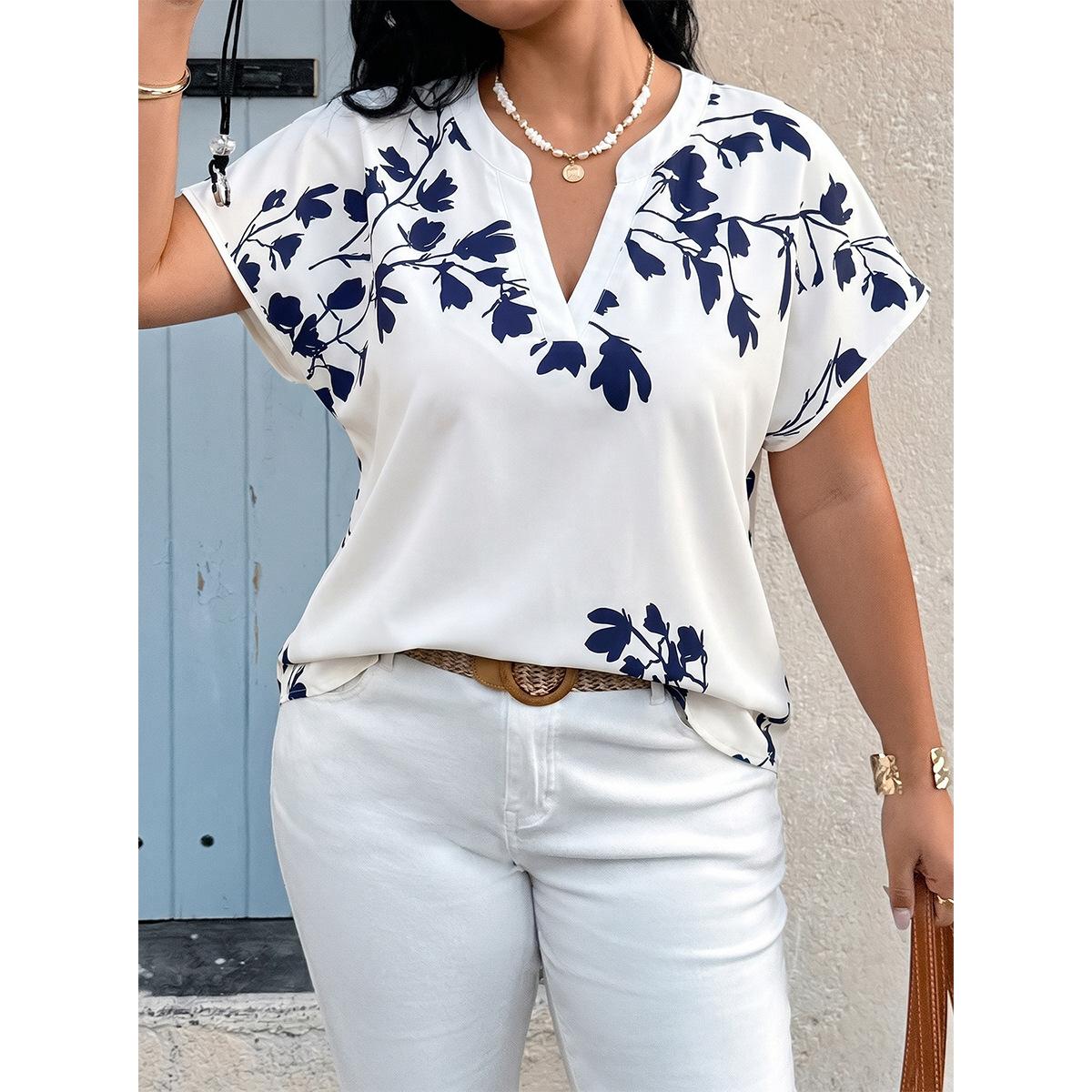 

Plus-size Women s Printed V-neck Top with Loose Batwing Sleeves for Slimming Effect. A Casual and Comfortable Plus-size Blouse Suitable for Workwear. 4XL білий
