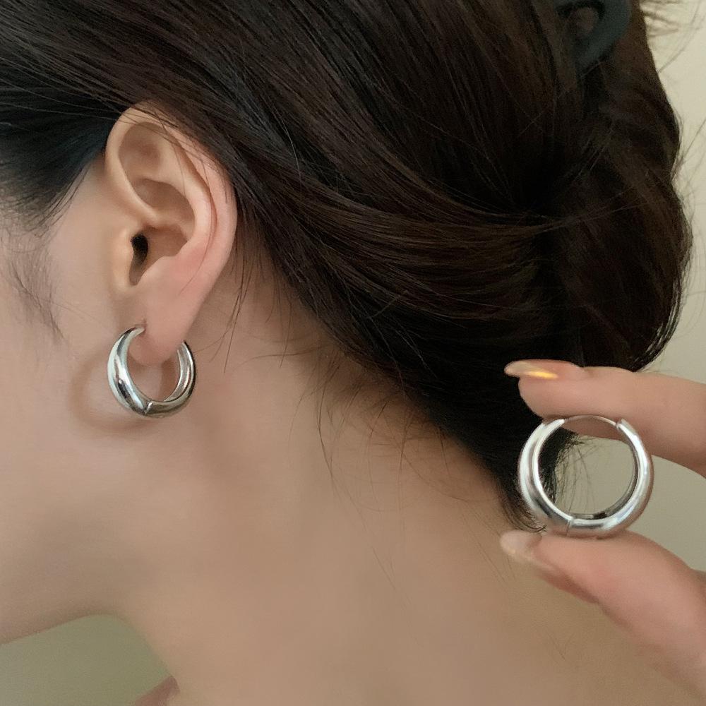 Minimalist 2024 Gold Hoop Earrings - New Trendy Niche High-End Cold Style Ear Cuffs