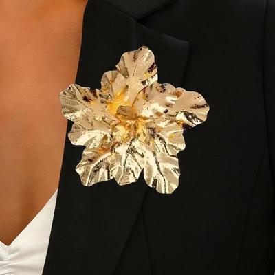 Delicate Golden Irregular Wrinkled Flower Brooch Women Clothing Coats Casual Dresses Accessries