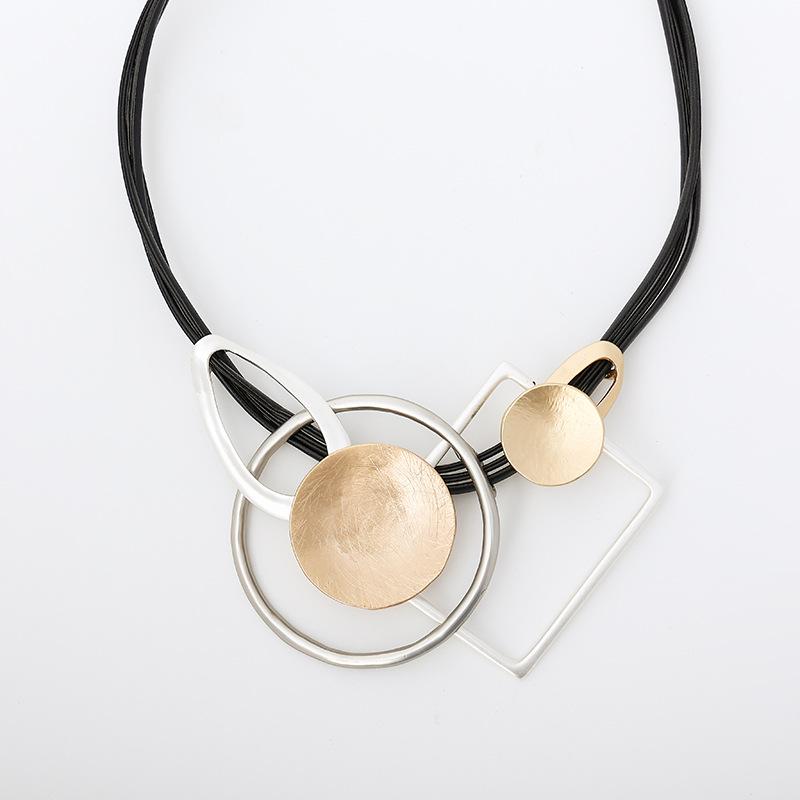 Metall Schmuck Legierung Geometrische Figur Kleidung Pullover Ketten Accessoires Mode Übertrieben Hochwertig OL Damen Mädchen Halsketten beige