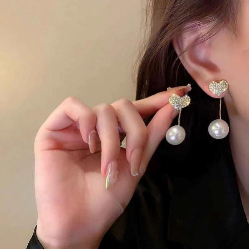 Light Luxury Temperament Design Sense Love Earrings Women's New Stud Earrings Retro High-end Sense Versatile Trendy Earrings