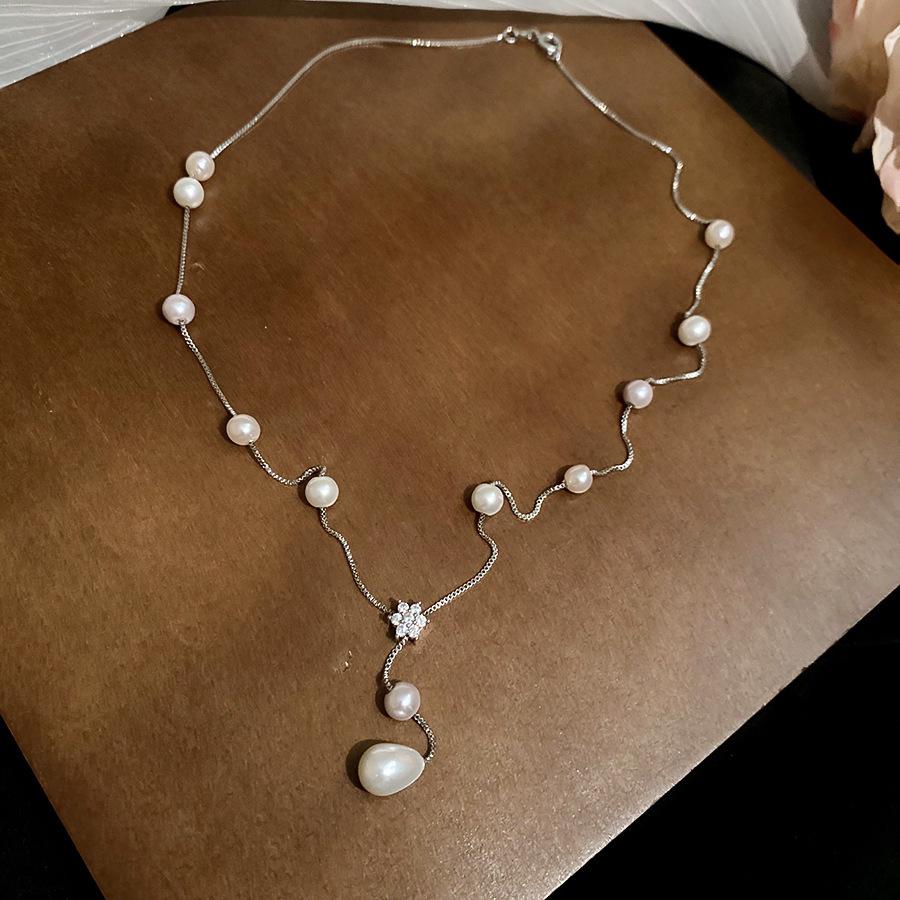 Retro Irregular Bow & Heart Tassel Necklace - Cool Versatile Clavicle Chain for Autumn & Winter