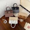 Small-scale Minimalist Handbag with A Slouching Design, Elegant Women's Bag for Carrying On The Shoulder.