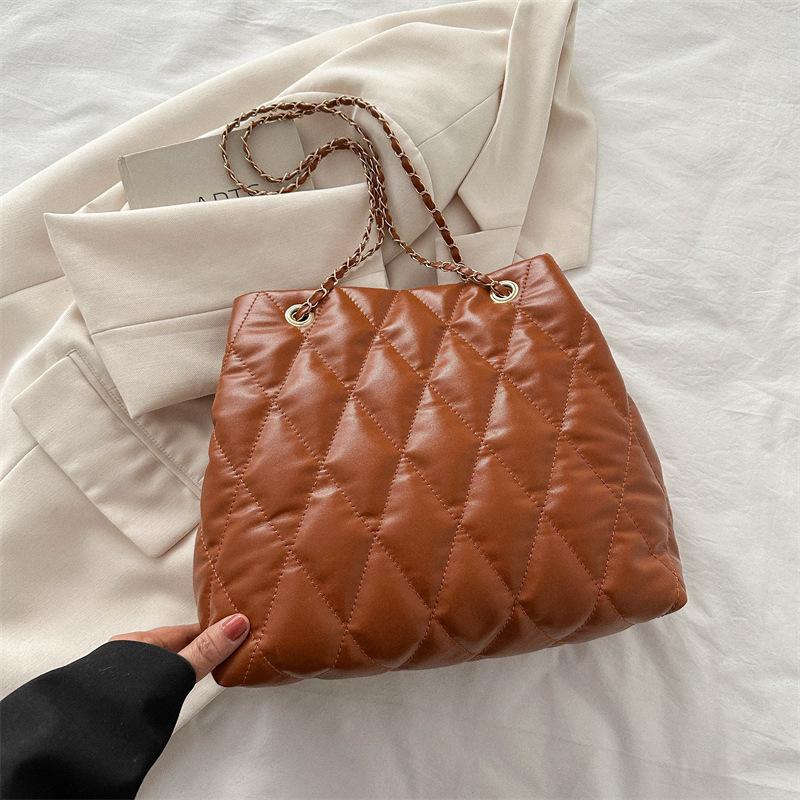 

Модная женская сумка-тоут с ромбовидной вышивкой нитью, на универсальной цепочке через плечо, большая вместимость, новая текстура 2025 коричневый