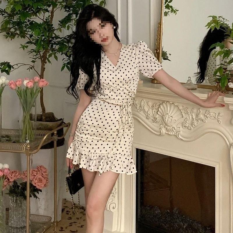 Sporty Polka Dot Knit Twopiece Set For Women With Short Skirt And Bubble Sleeve Design