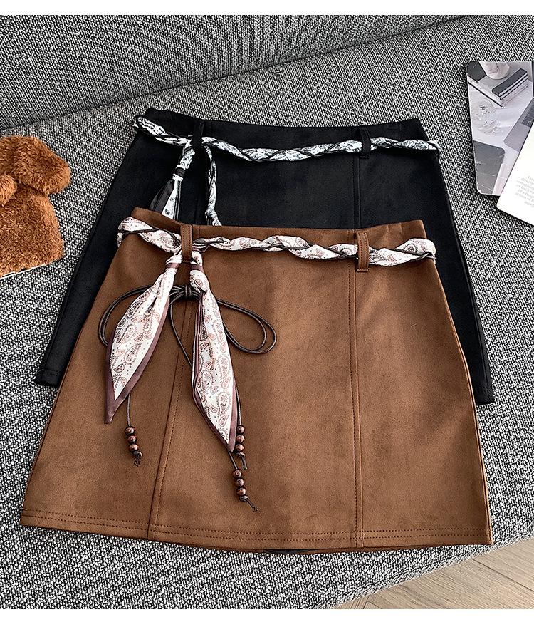 Plus Size Brown Suede A-line High-Waisted Skirt for Women - Slimming, Hip-Hugging Short Skirt for Spring and Autumn
