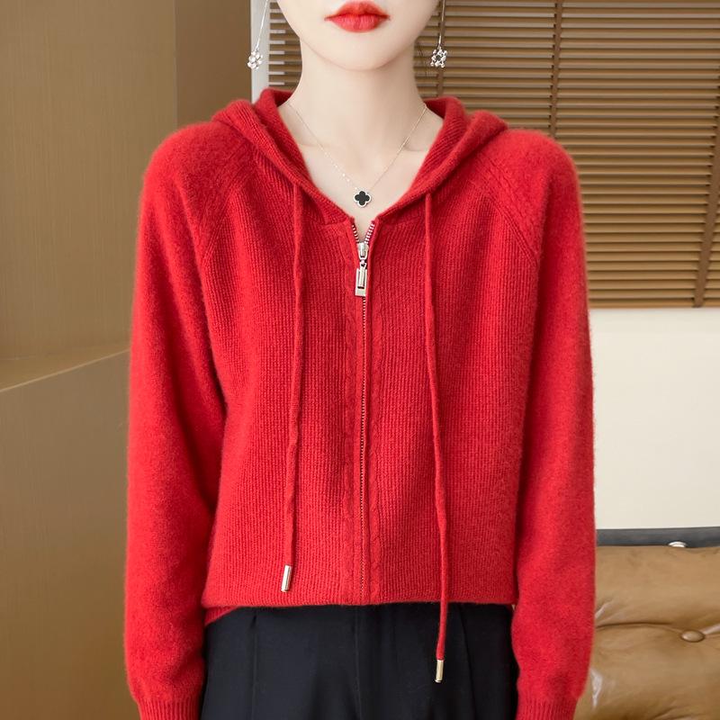 Dámský vlněný svetr podzim 2025 - Jednobarevný, na zip, s kapucí, přiléhavý pletený oděv.