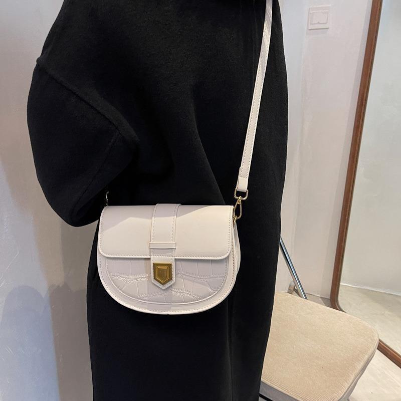 Vintage French Style Shoulder Bag Women s 2023 New Fashion Saddle Bag Lock Stone Pattern Urban Minimalist Pu Leather Crossbody Bag белый