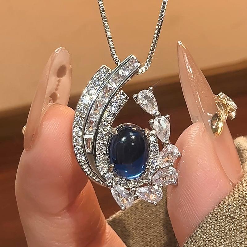 

Ожерелье Подвеска Ювелирное изделие Имитация Красный Корунд Синий Заостренный Кристалл Ветер Высокое Чувство Легкая Роскошь Женское Ожерелье