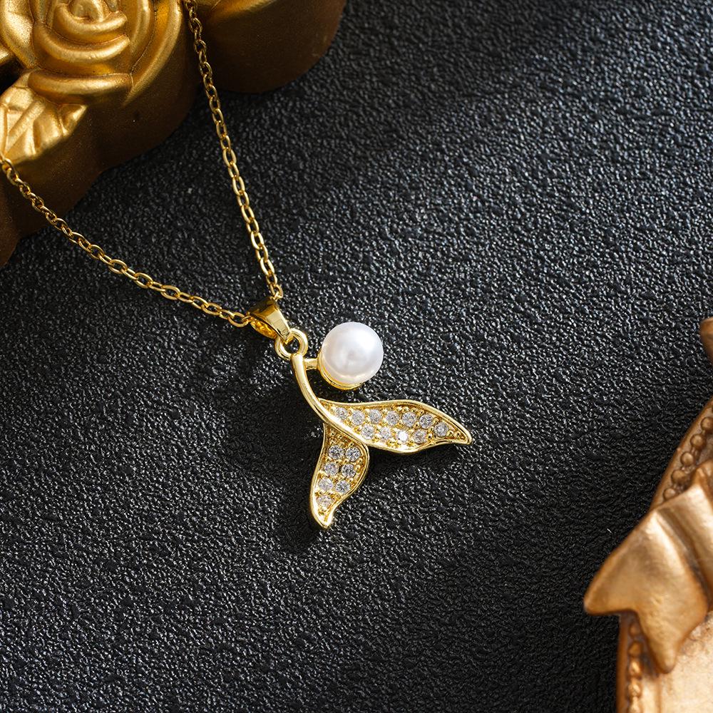 Elegant Pearl Fishtail Necklace: Versatile Light Luxury Niche Design for Women, Clavicle Chain for Summer