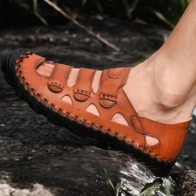 Novas sandálias masculinas de couro com bico fechado para o verão, couro legítimo, sola macia, praia, direção, sapatos casuais plus size