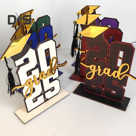 Cartello per tavolo di laurea della classe del 2025, laureati delle scuole superiori, cappello da scapolo, cartello in legno con base, decorazione per la festa della cerimonia di laurea in casa