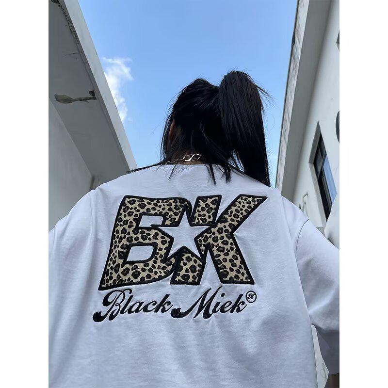 

Women s High-Quality Leopard Print Letter T-Shirt - Trendy American Brand, Loose-Fit, Short-Sleeve, Summer High Street Style. M білий