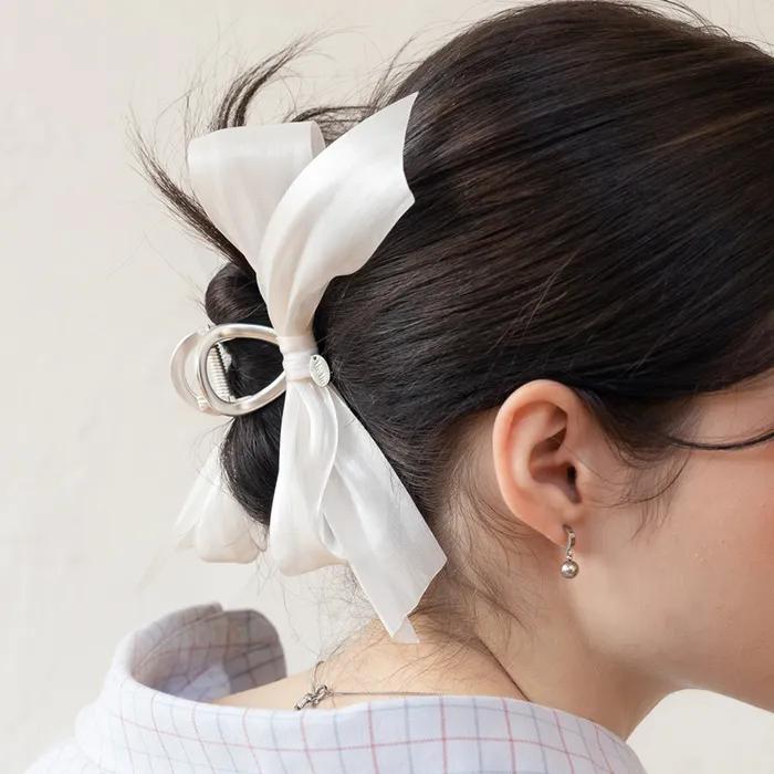 Fluid ribbon hair clip (White)
