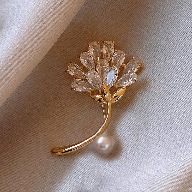 Elegant Alloy Brooch: Premium Niche Women's Versatile Corsage for Coats and Suits