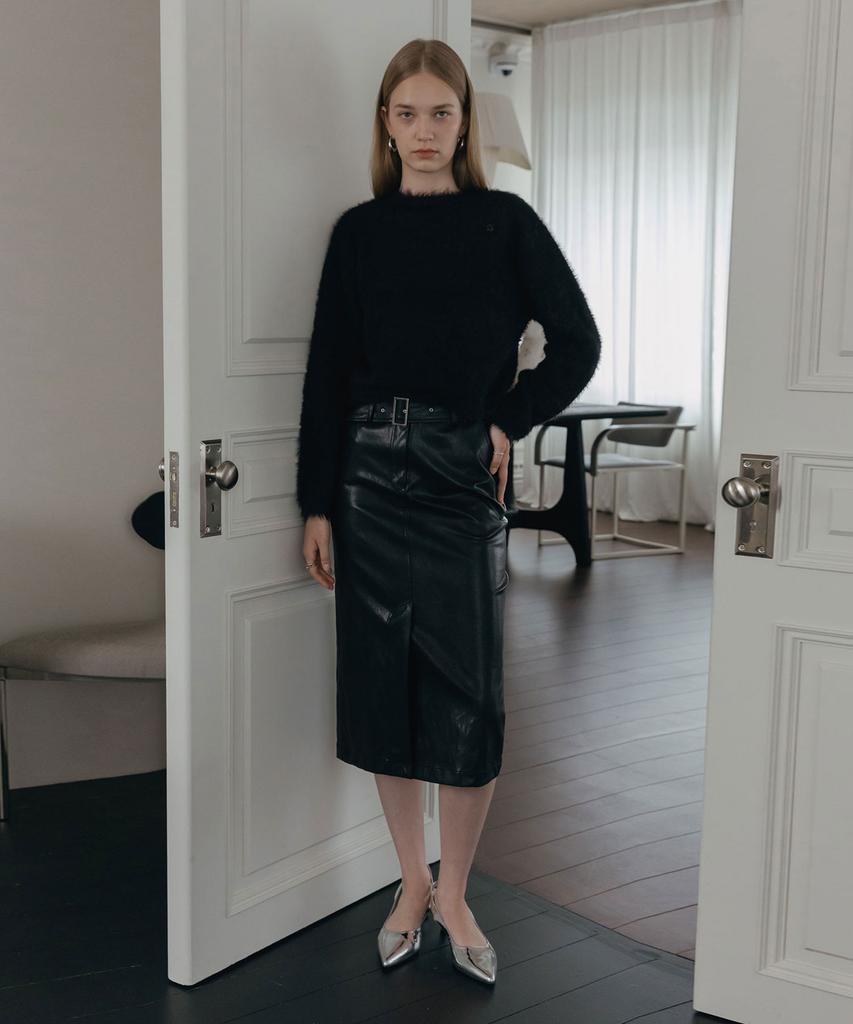 Illoje Long Hair Soft Sweater (Black)