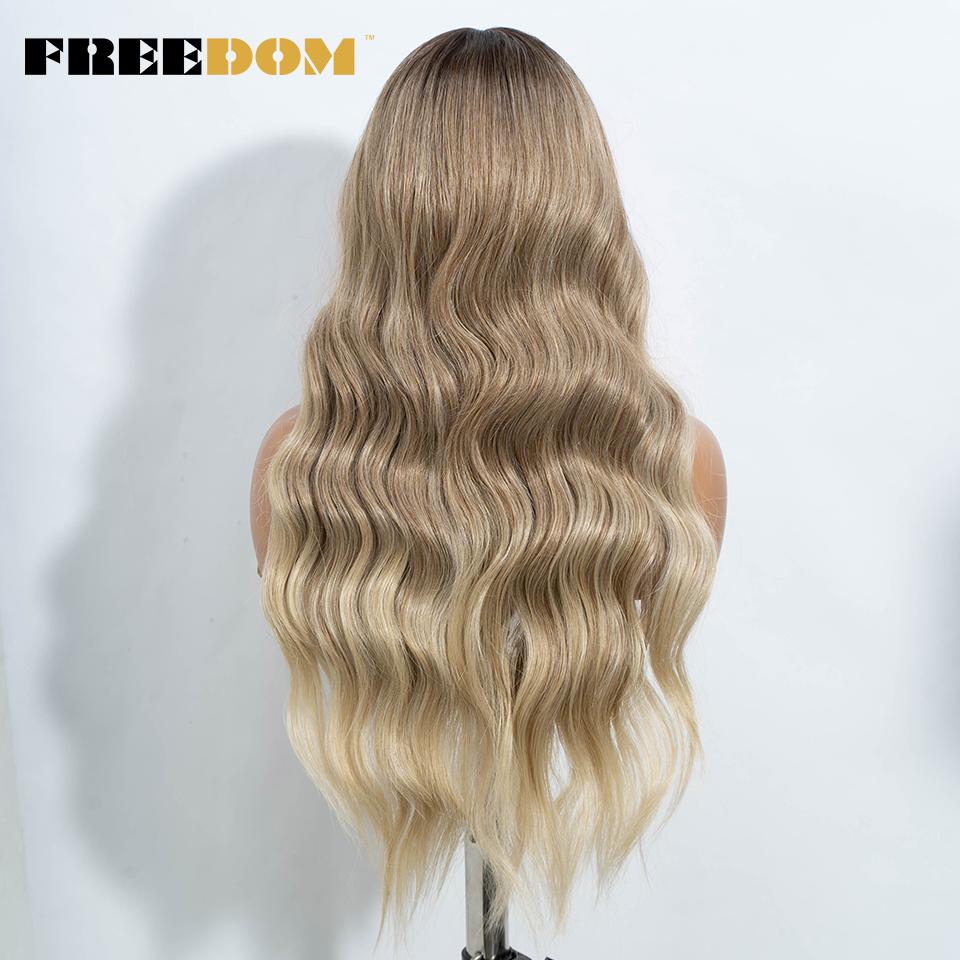 FREEDOM Syntetické paruky s krajkou vpředu pro ženy 28" Dlouhá vlnitá krajková paruka Ombre hnědá blond Vlnitá cosplay paruka Přirozená linie vlasů