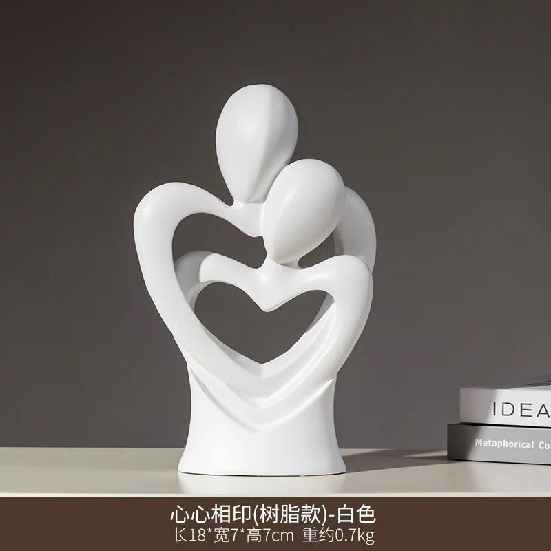 Minimalist couple statue Heart to Heart Couple Ornament Resin character sculptures Light luxury wedding gift home room decor