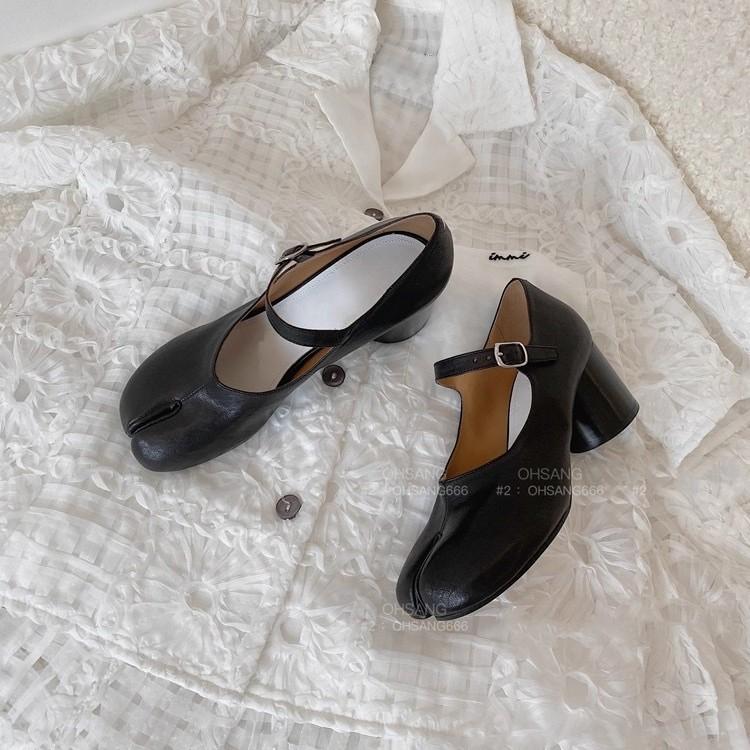 Fashion Designer Split Toe Round Heels Women Pumps pu Leather Buckle Strap Runway Shoes Ladies High Heels Crack Toe Shoes Woman