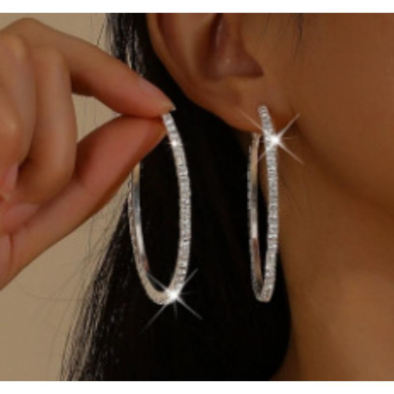 Lady's Sweet Necklace, Ear Ring and Bracelet. Unique Collar, Trendy and Fashionable, Versatile Neck Chain.