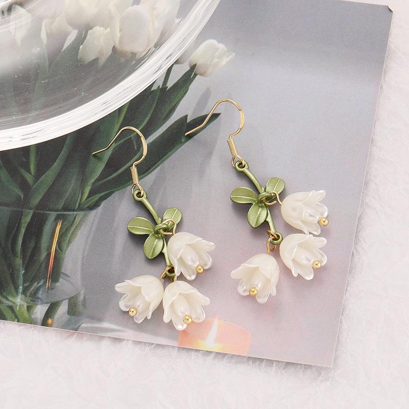 New Sweet Temperament Small Fresh Bamboo White Lily Of The Valley Flower Earrings Elegant And Gentle Asymmetric Earrings