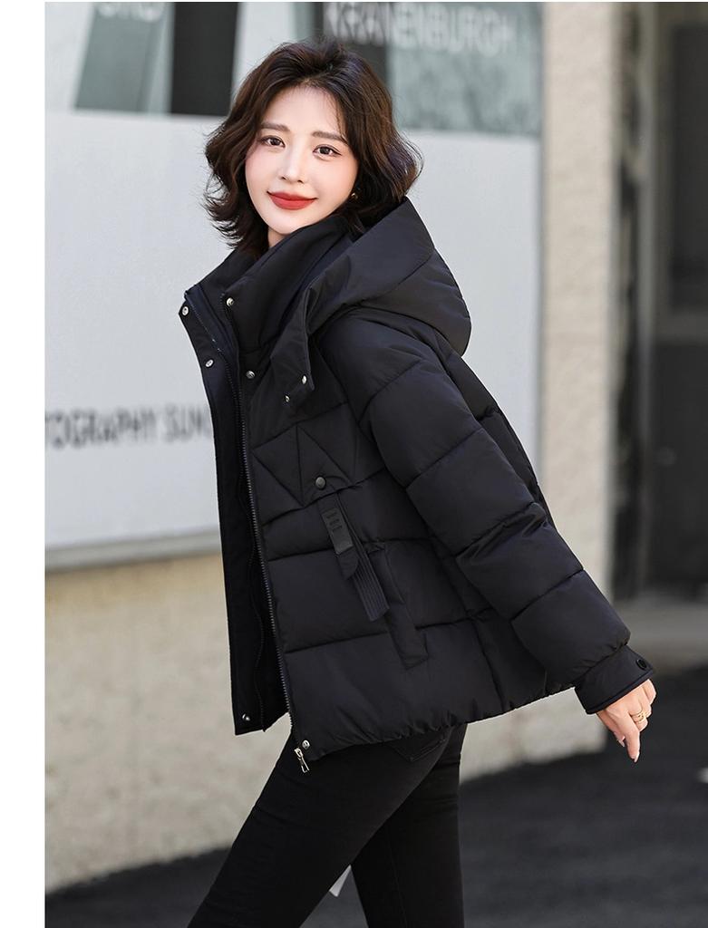 Dámská krátká větruodolná zateplená zimní bunda s kapucí a raglánovými rukávy