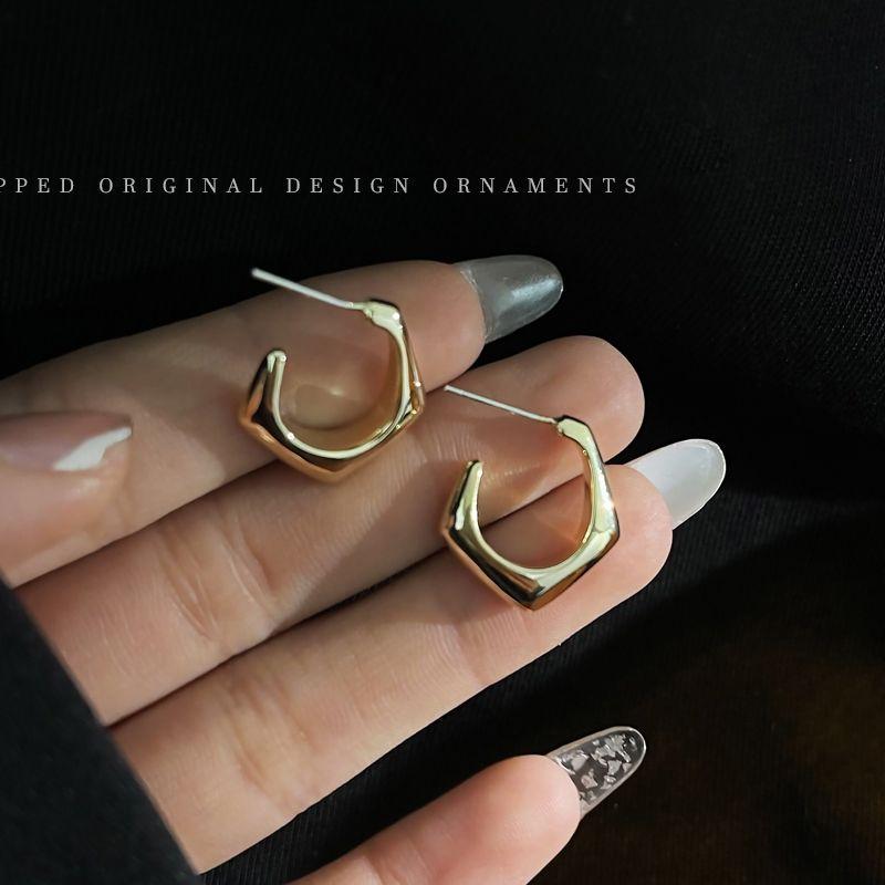 

Cold Style Irregular Women s Small Size Internet Celebrity Personality Geometry Asymmetrical c type earrings (Silver Needle)