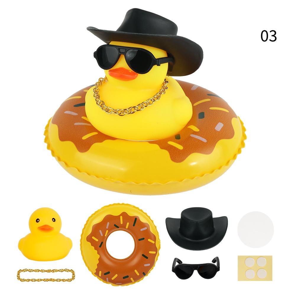 Gummi-Enten Armaturenbrett Dekorationen Schmuckstück Gelbe Ente mit Mini-Schwimmring Sonne Cowboyhut Halskette für Auto Büro Wohnkultur