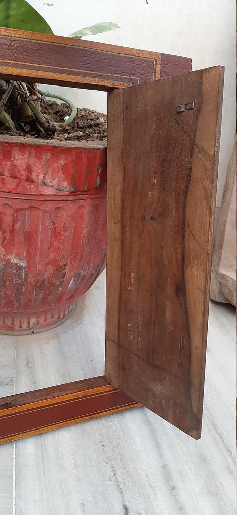 Hand Painted Indian King Jharokha: Vintage Wooden Wall Hanging