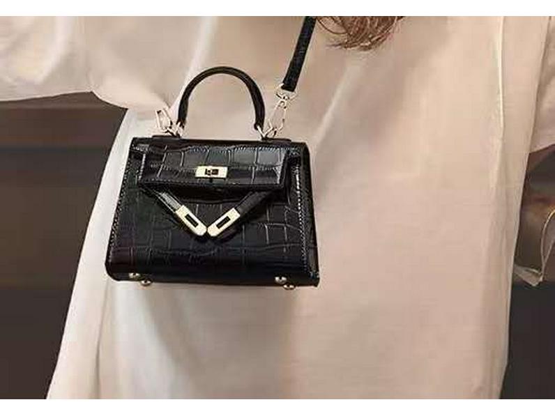 Γυναικεία Εμβληματική Τσάντα Tote Color-Block Φθινόπωρο/Χειμώνας 2025