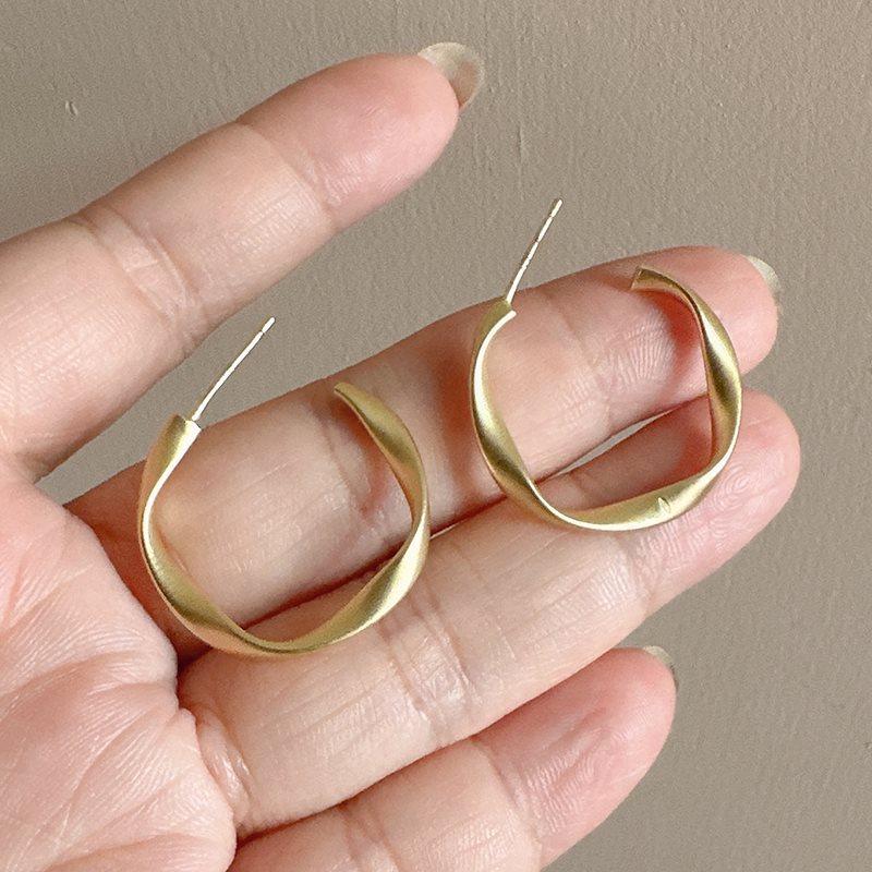 

Большой круг, диск противомоскитной спирали, модные серьги, нишевый дизайн, продвинутый холодный ветер