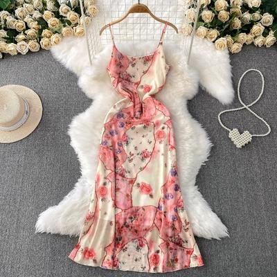 A Retro and Elegant Rose Printed Halter Dress for Women A Summer Waist-cinching and Slimming Dress