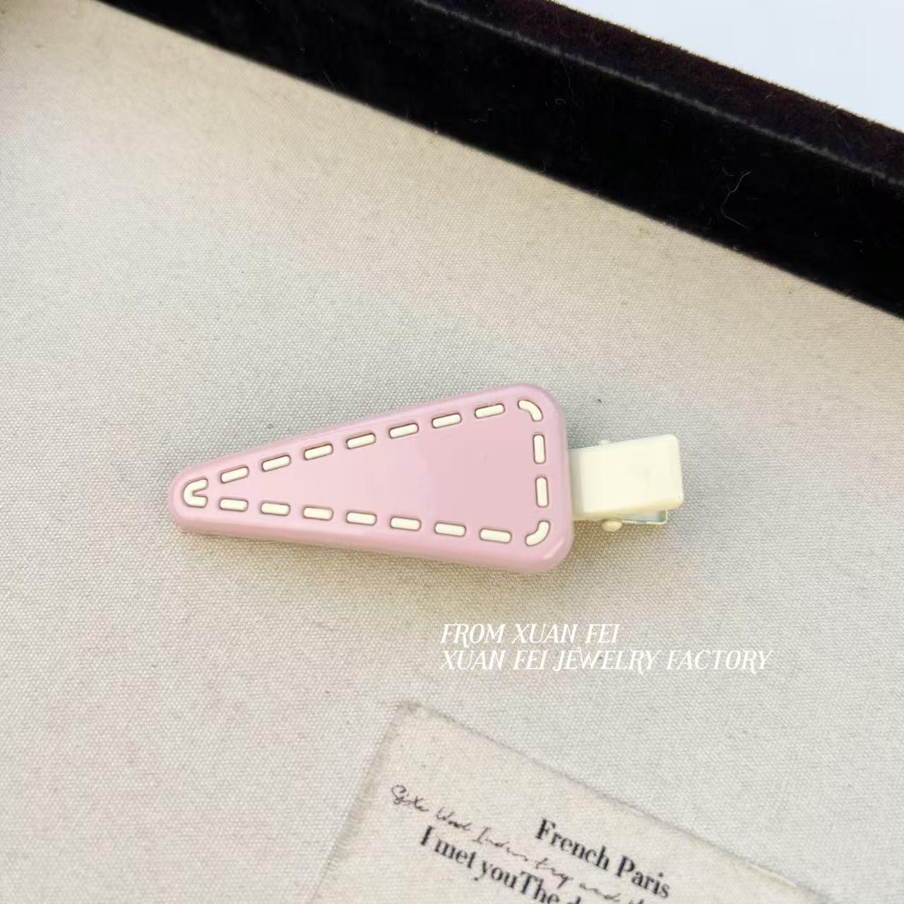 Cream Triangle Alloy Hair Clip - Seamless Versatile Side Clip for Flyaway Bangs, Women s Accessory