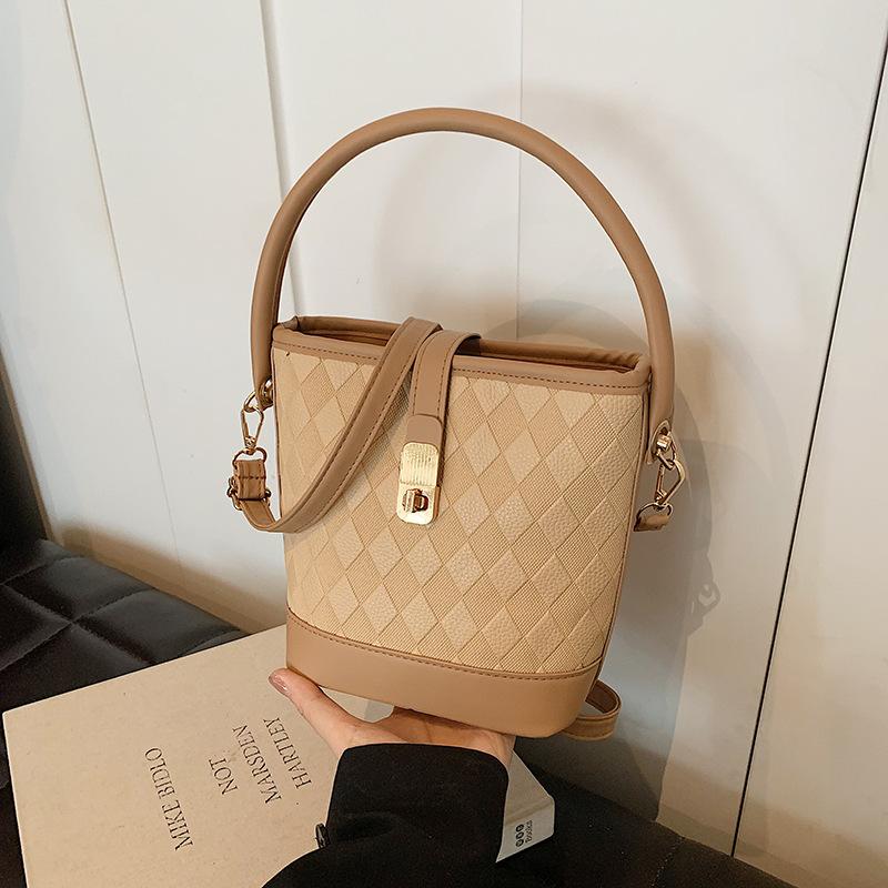 Bucket Bag Simple and Fashionable Commuting Large Capacity Bucket Bag for Women In Summer New Fashionable and Fashionable Shoulder Bag